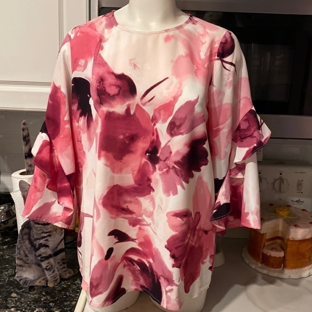 X womens Alfani floral fancy 3/4 sleeve regular size top size M.    EUC